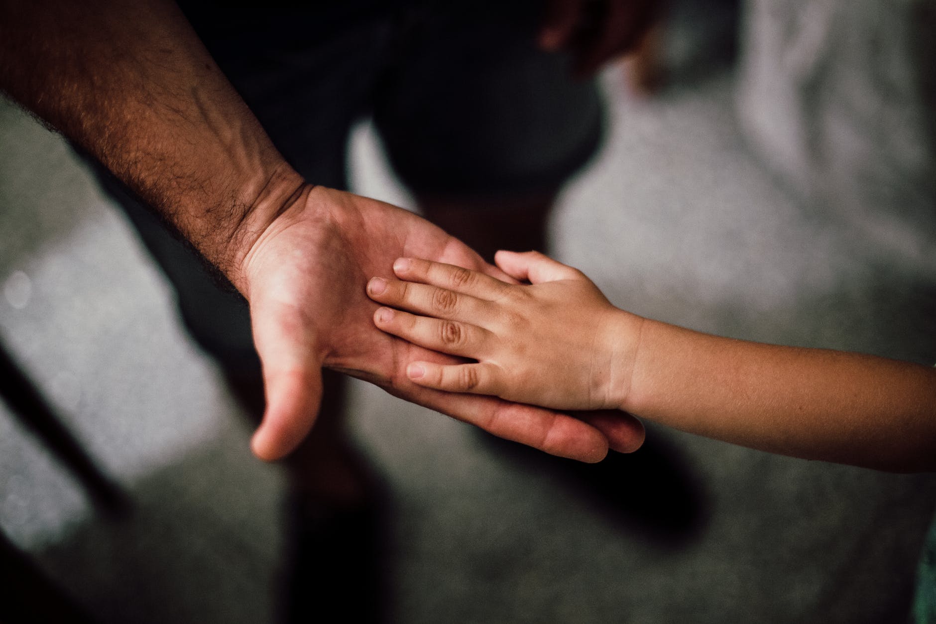 Enfance et toucher, quand le corps est oublié